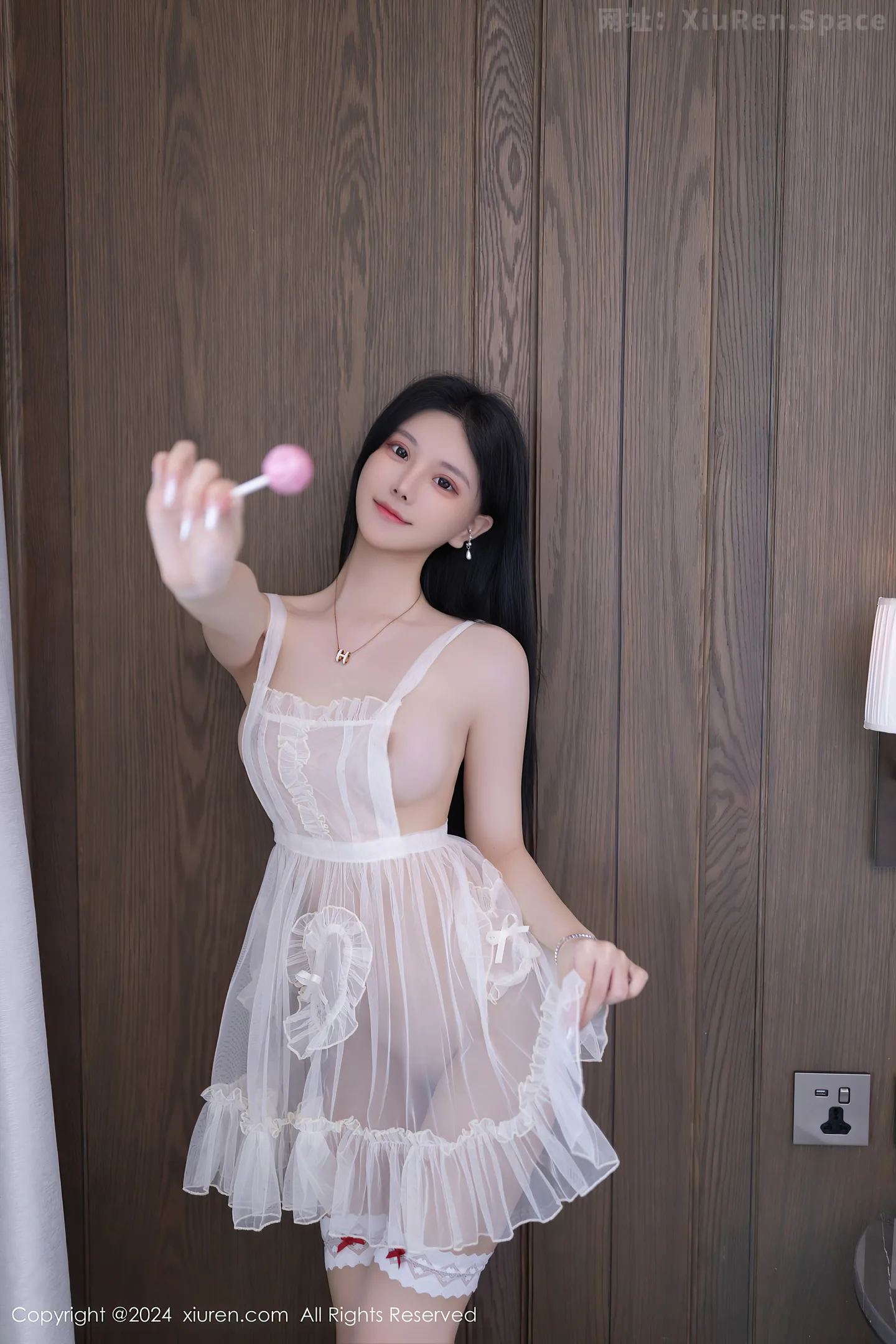 图片[4]-[XiuRen秀人网] VOL.9062 模特幼幼私房性感白色轻透连衣短裙配白丝袜秀完美身材诱惑写真80P-秀人网官方网站